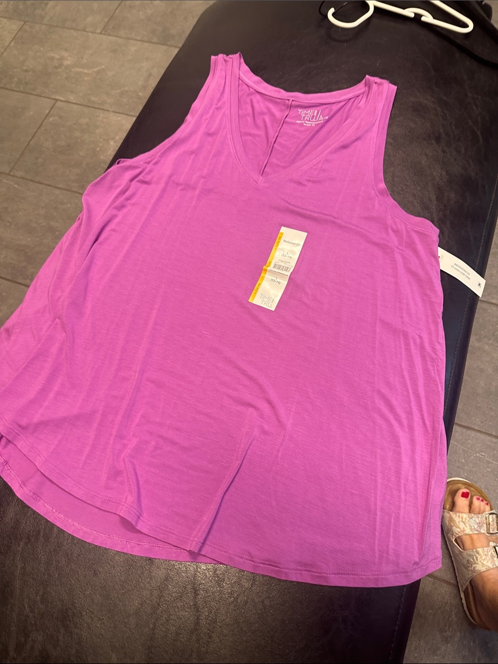 Time and Tru Bright Purple V-Neck Sleeveless Tank Top